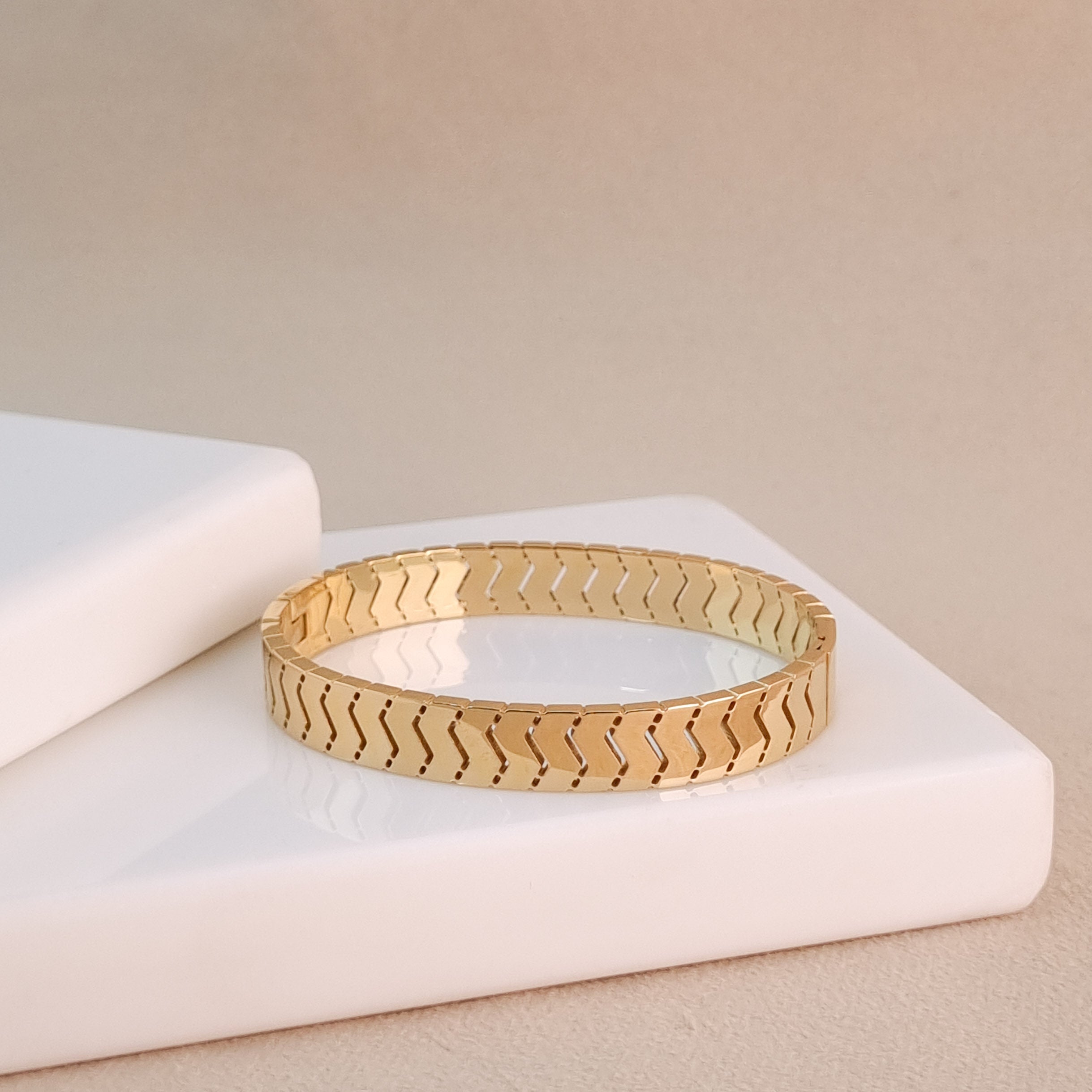 Golden Ripple Openable Bracelet