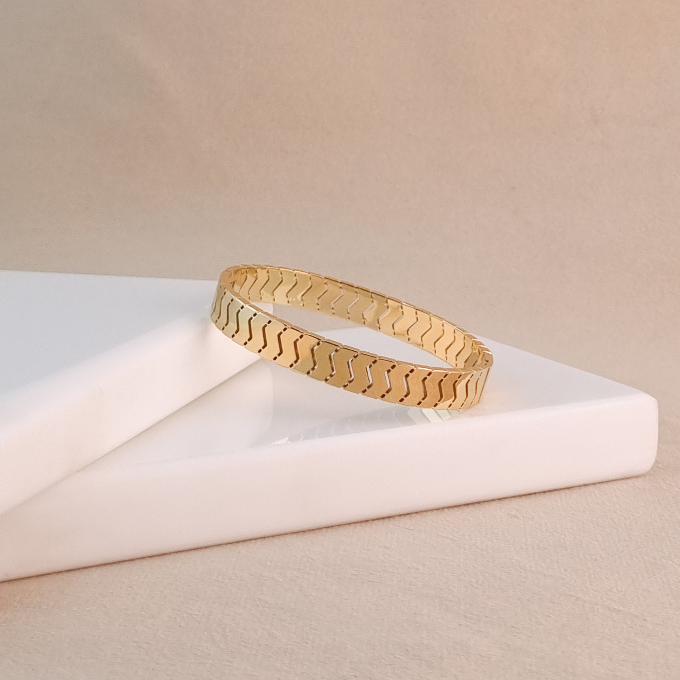 Golden Ripple Openable Bracelet