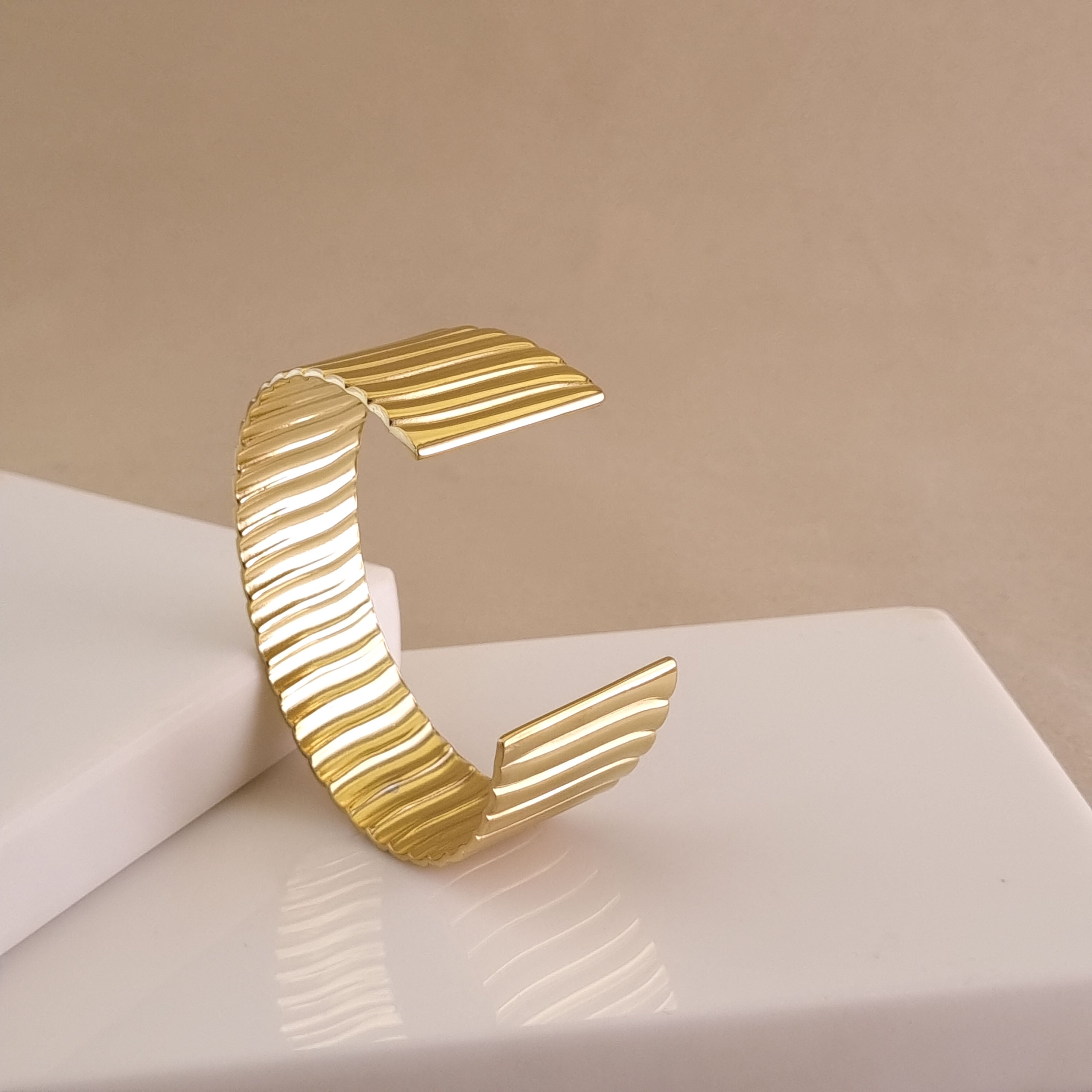 Fluid Rhythm Cuff