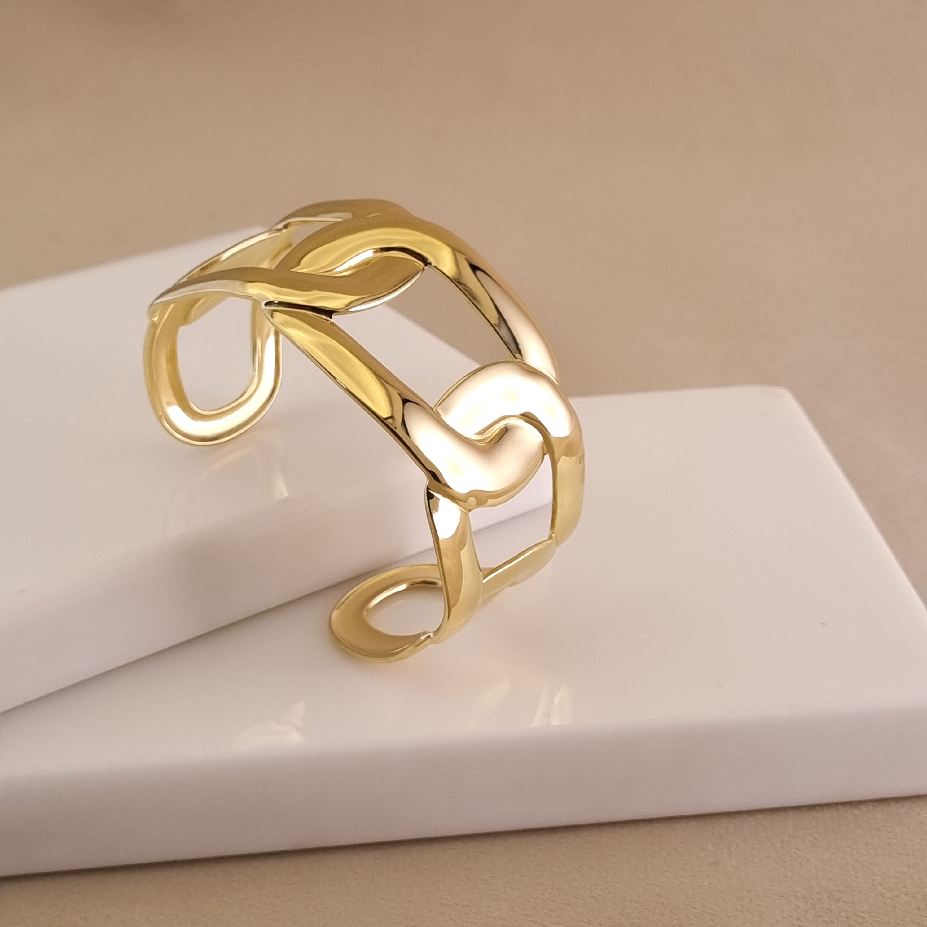 Interlink Aura Cuff