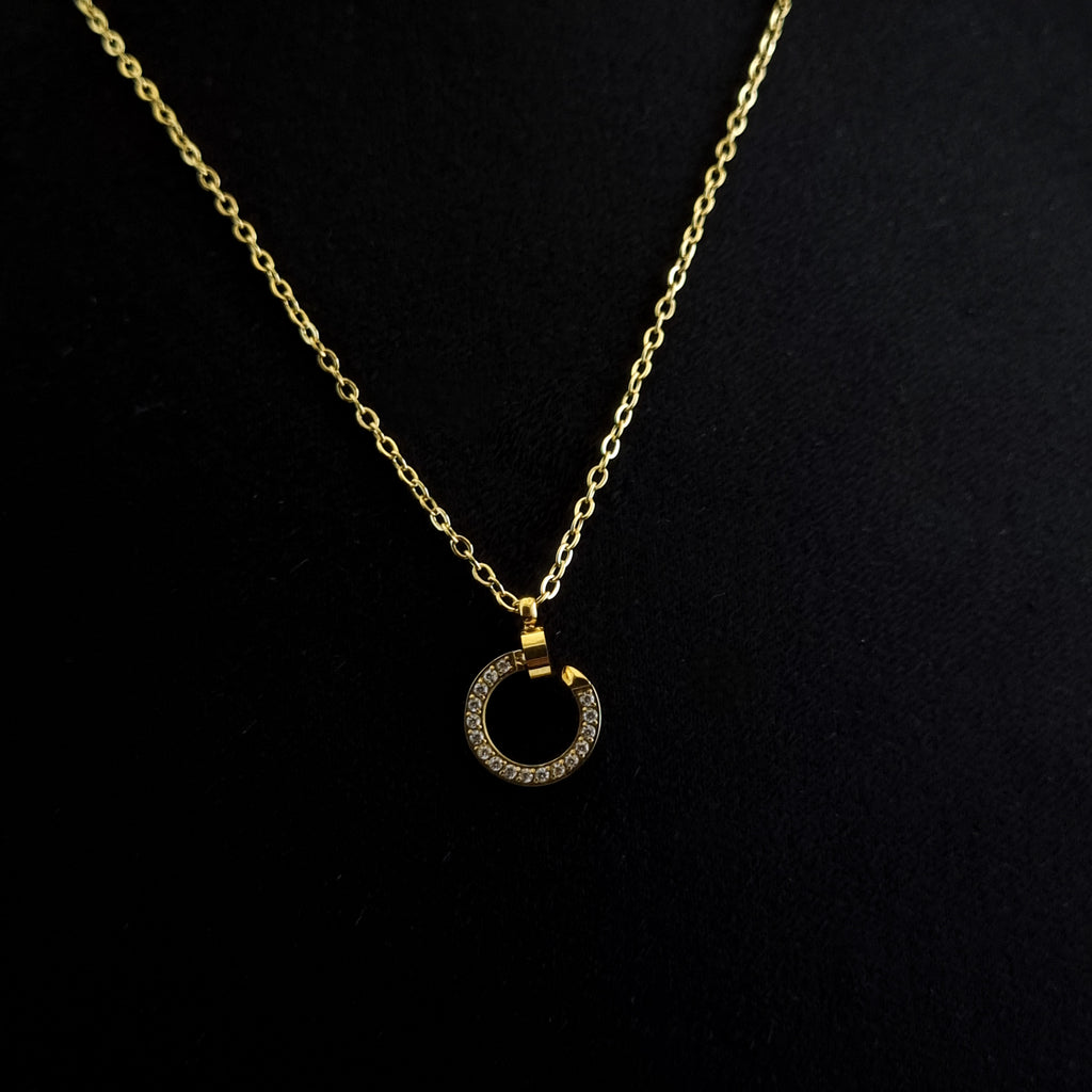 Gold halo necklace, circle pendant, 18K gold plated jewelry, waterproof gold necklace, anti-tarnish crystal pendant.