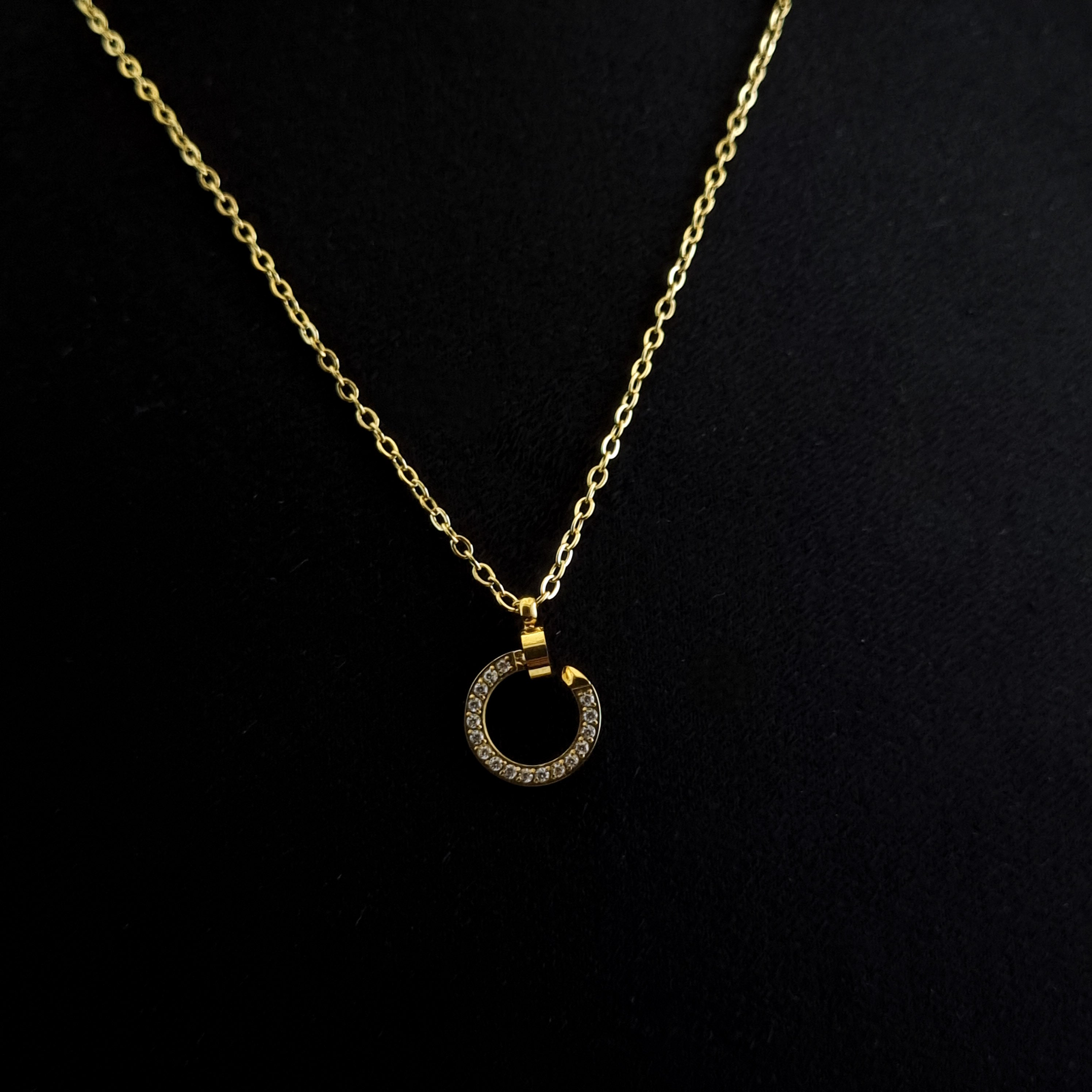 Gold halo necklace, circle pendant, 18K gold plated jewelry, waterproof gold necklace, anti-tarnish crystal pendant.