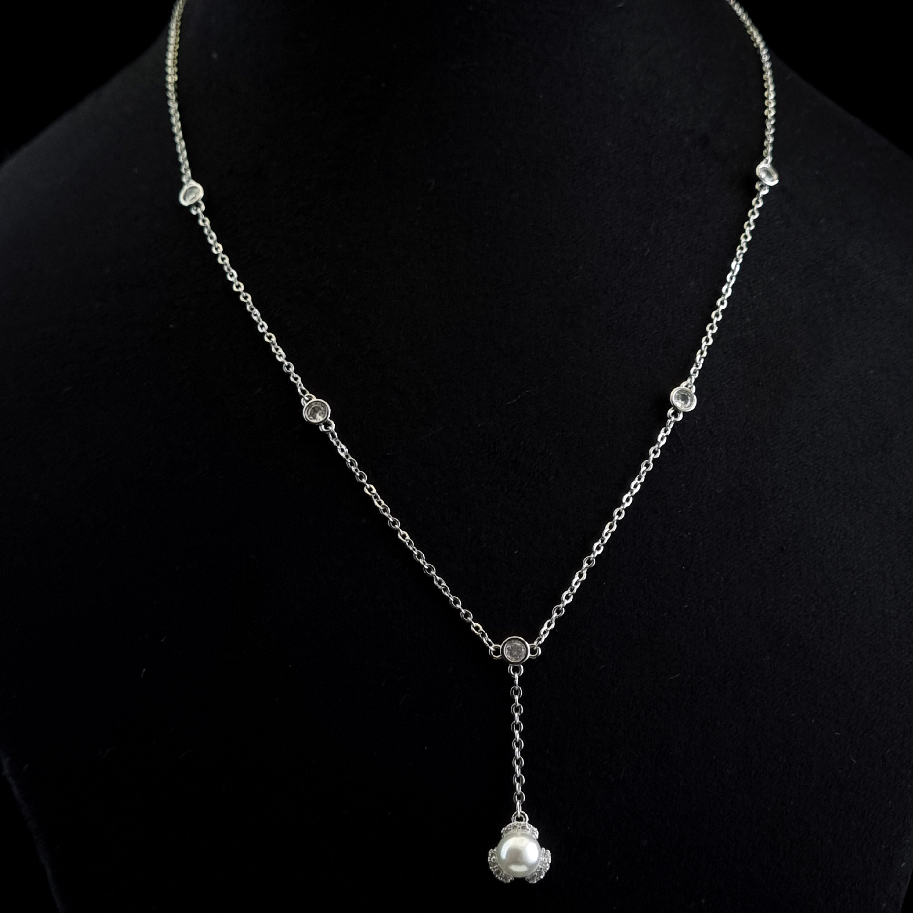 Pearl lariat necklace, halo pearl pendant, waterproof silver-tone jewelry, anti-tarnish pearl necklace, modern lariat chain.
