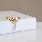 Adjustable shell ring, 18K gold plated pearl ring, waterproof coastal jewelry, anti-tarnish scallop ring, sea-inspired gold jewelry.