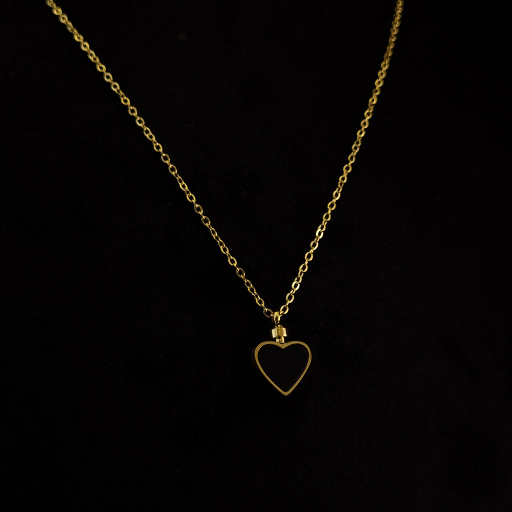 Jour et Nuit Heart Necklace