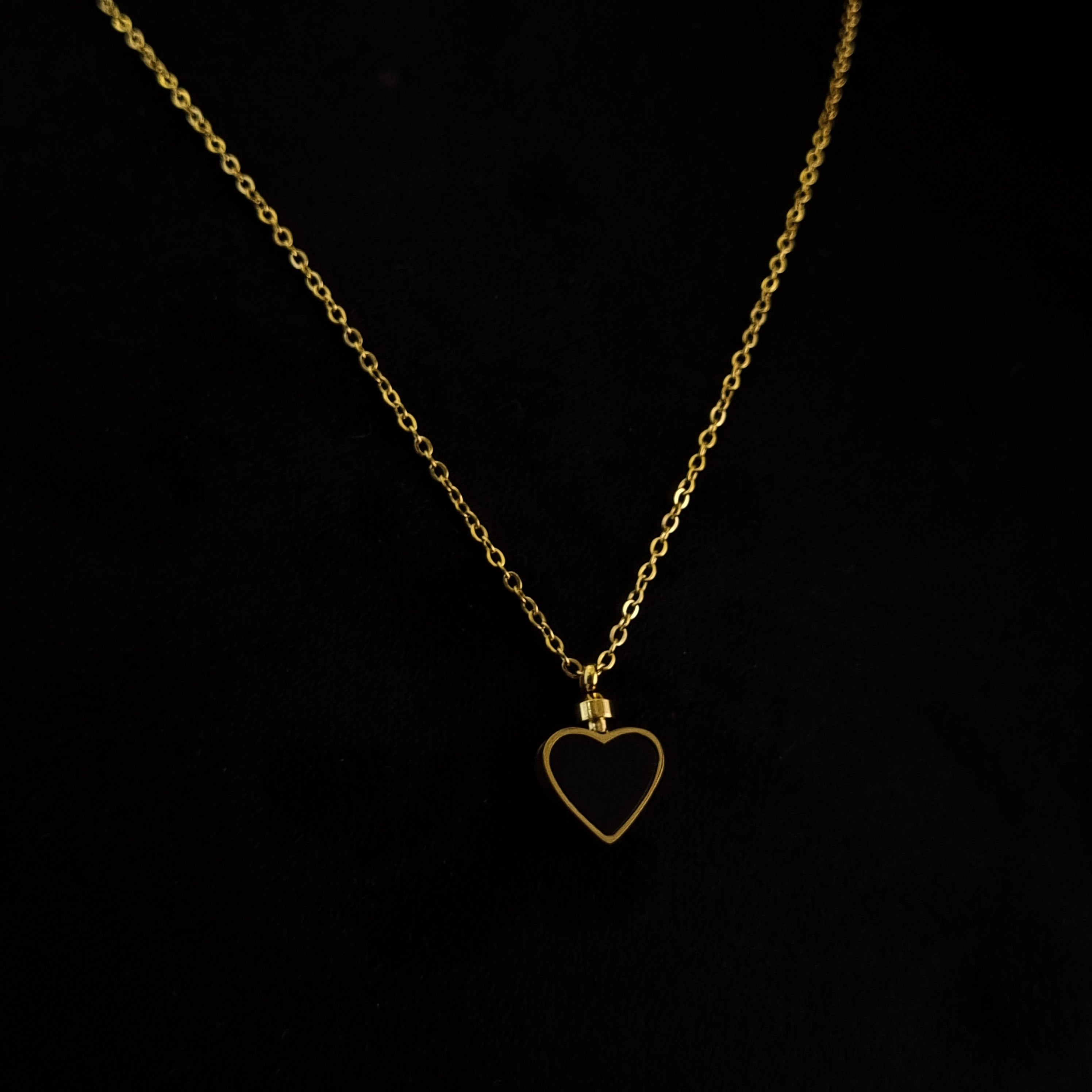 Jour et Nuit Heart Necklace