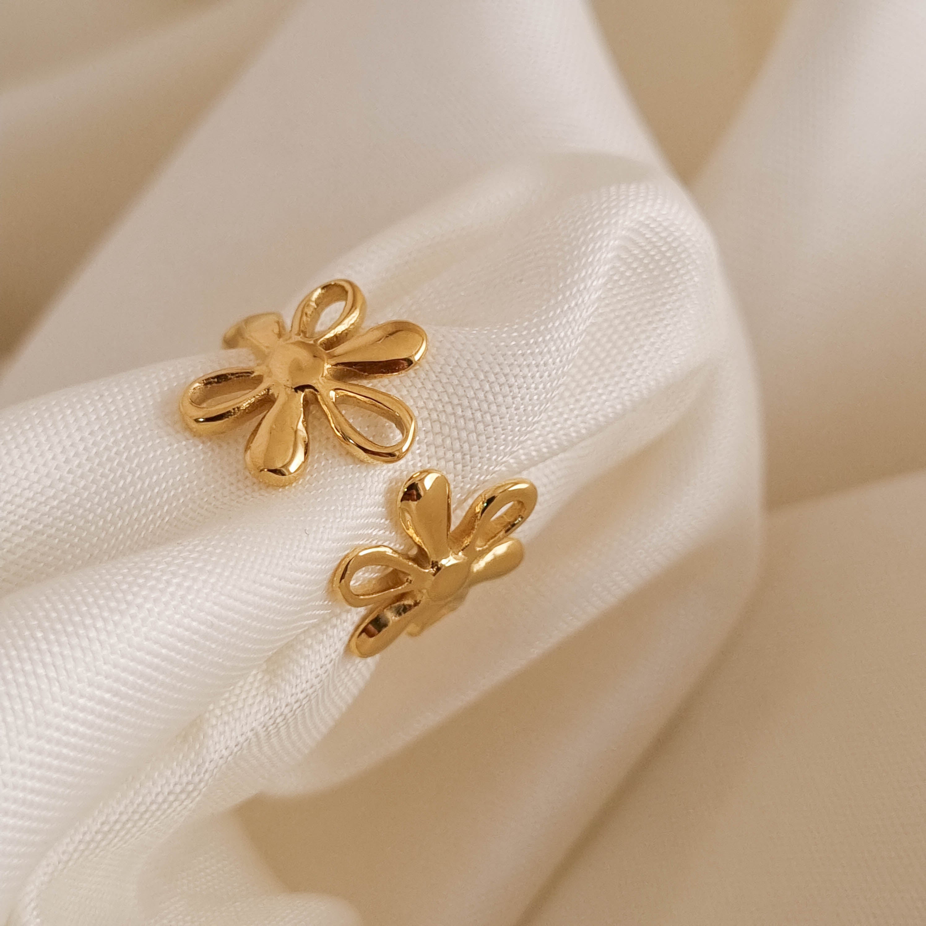 Dainty Bloom Ring