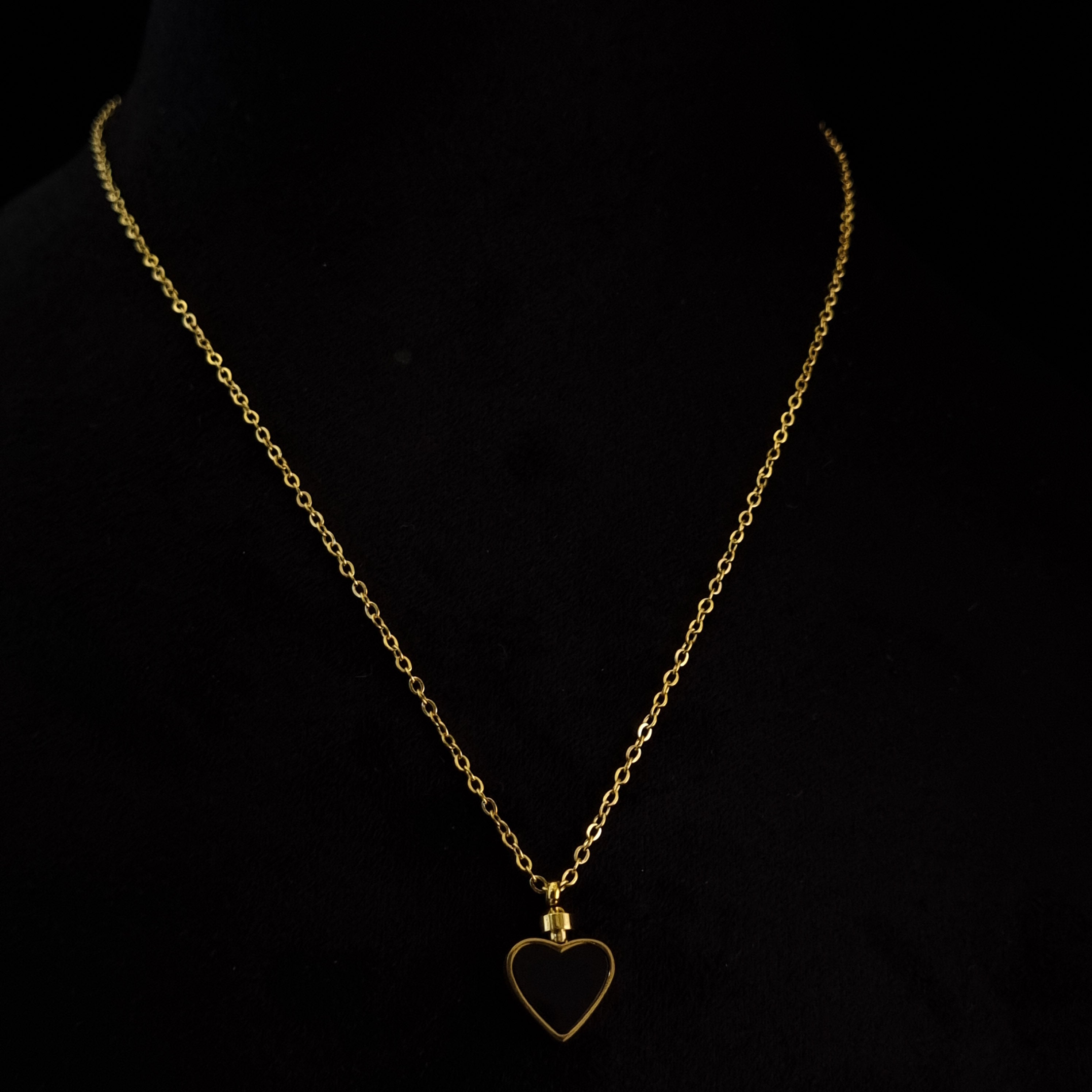 Jour et Nuit Heart Necklace
