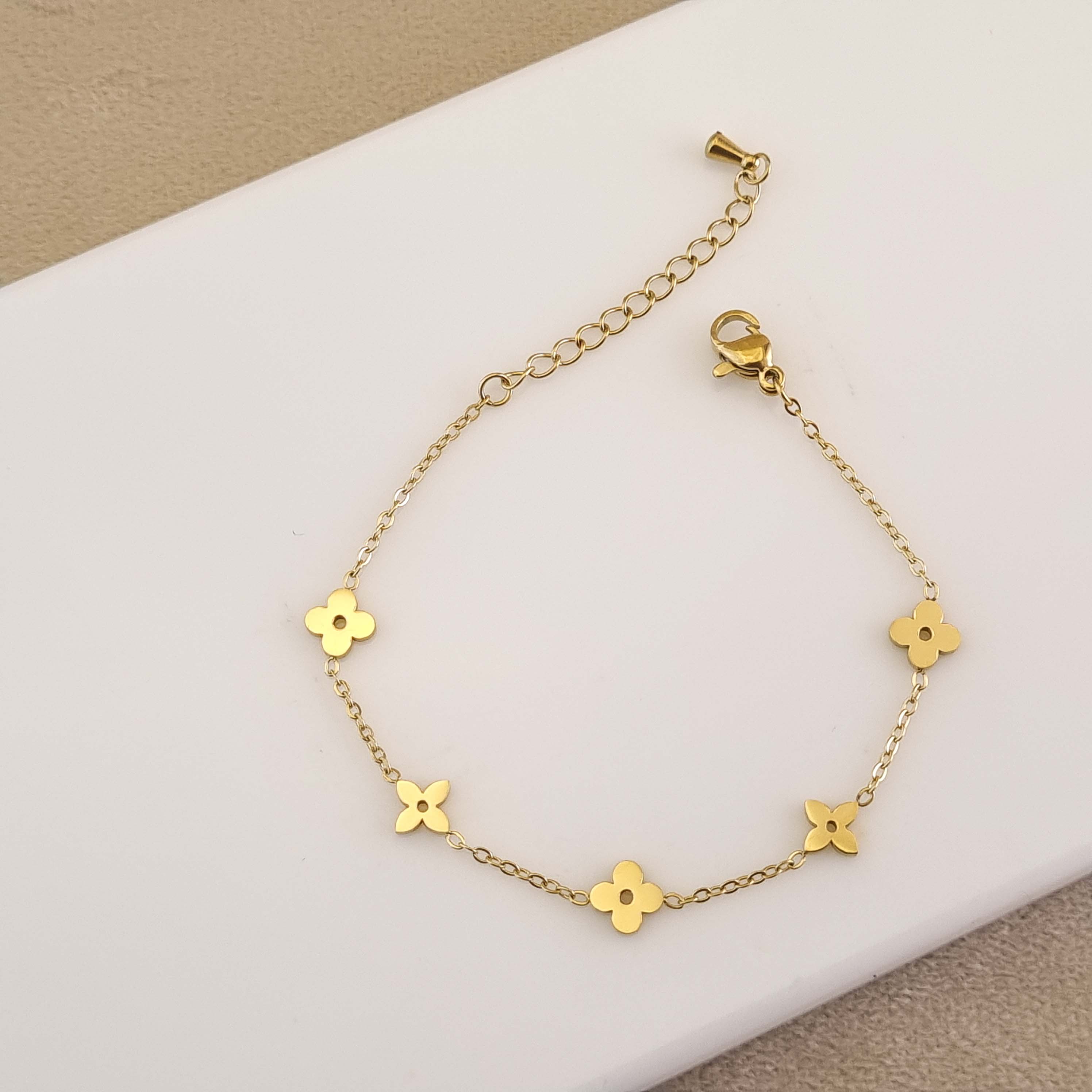 Fleur Dot Bracelet