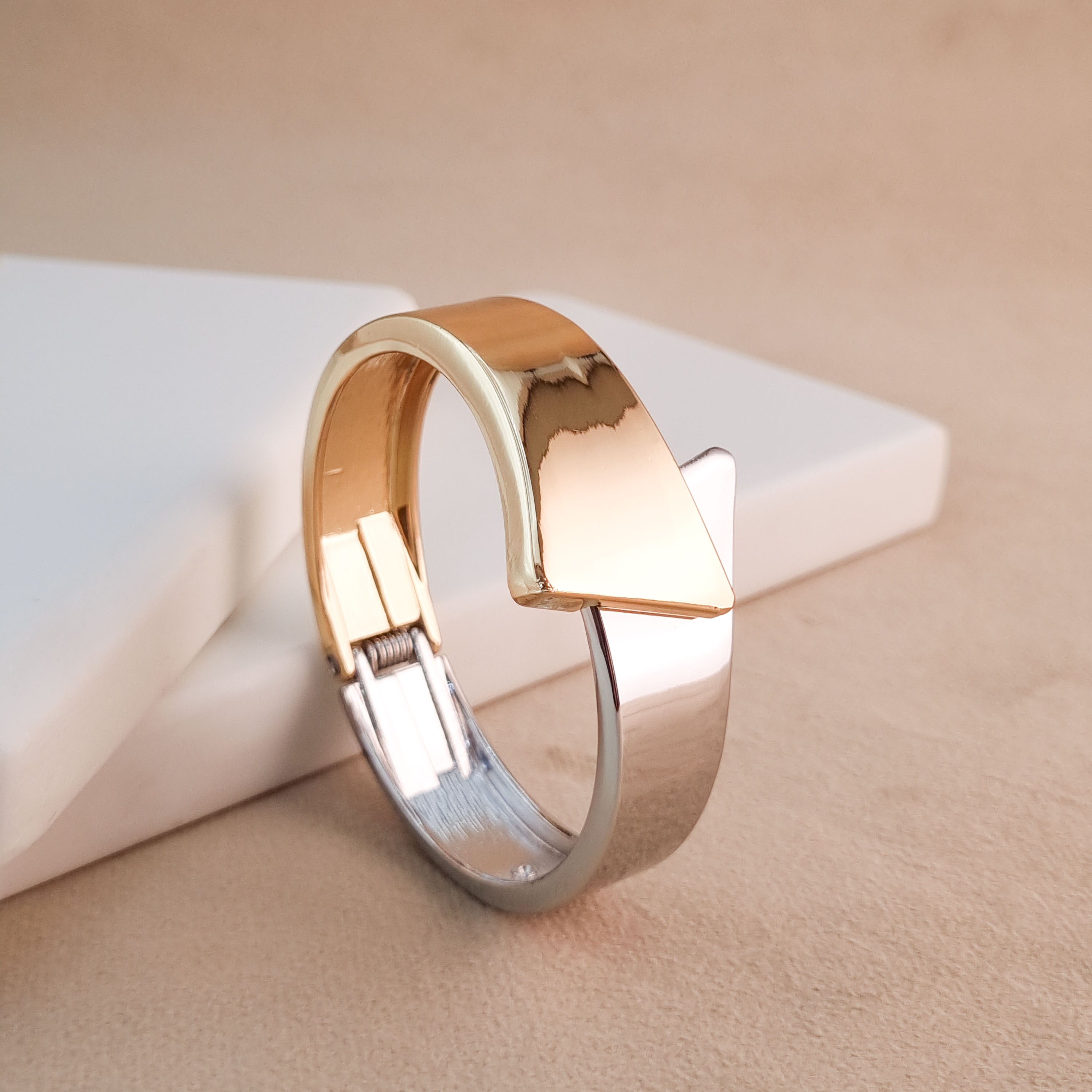GeoEdge Openable Bracelet