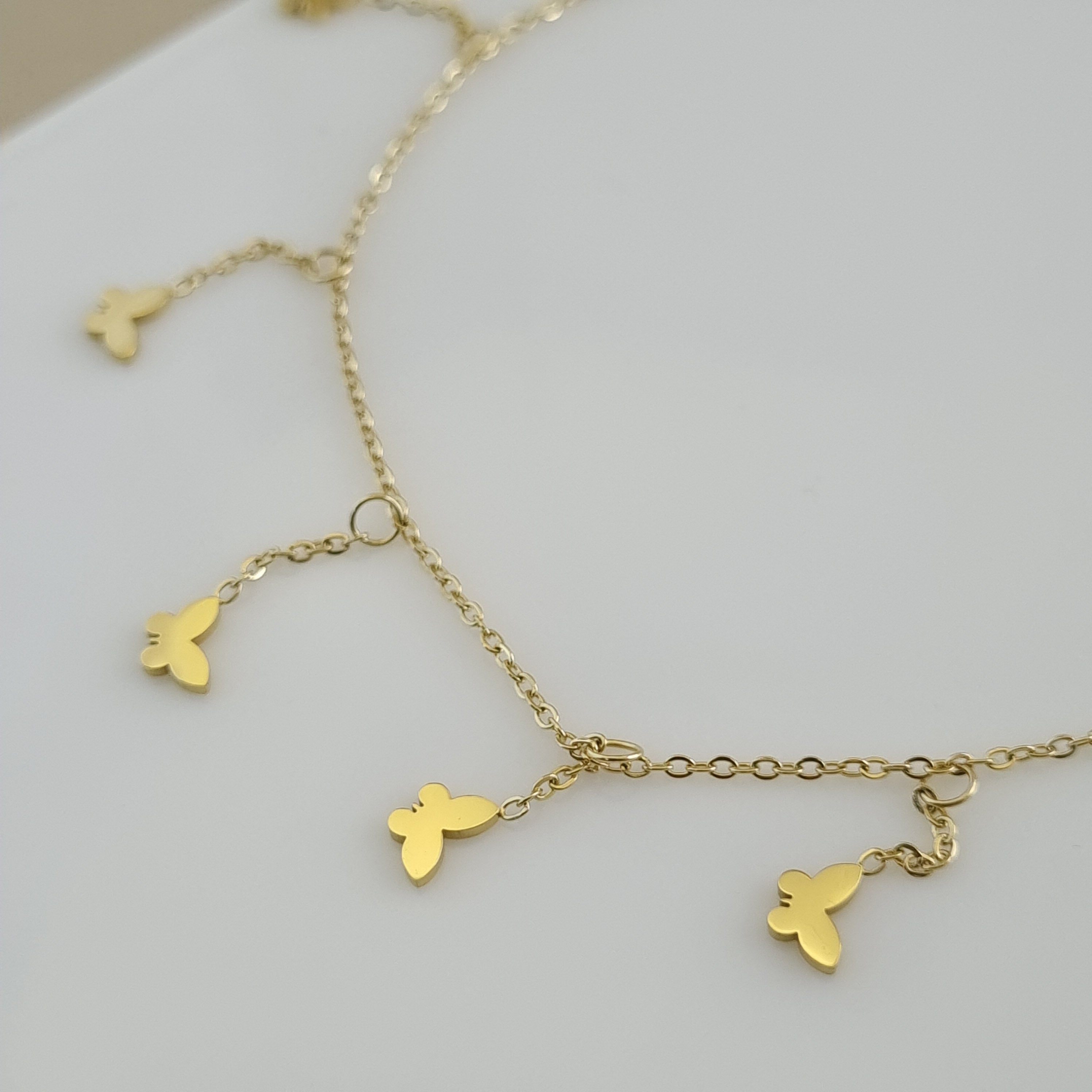 Butterfly charm anklet, anti-tarnish gold anklet, waterproof 18K gold jewelry, dangling butterfly jewelry, tarnish-resistant foot jewelry.