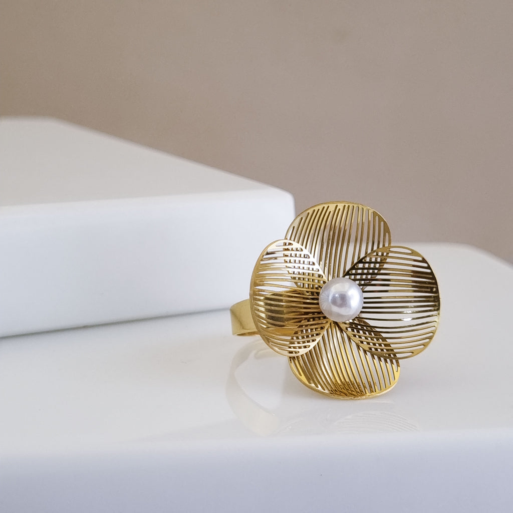 Adjustable gold flower ring, 18K gold plated pearl ring, waterproof floral jewelry, anti-tarnish statement ring, filigree gold jewelry.