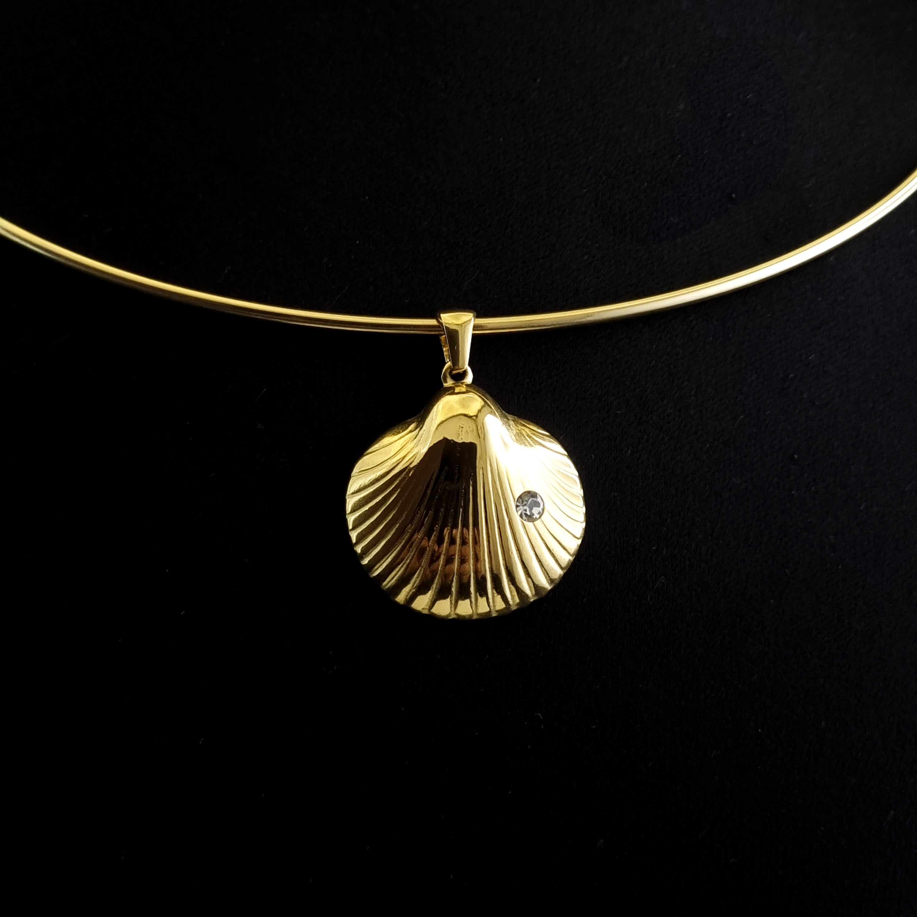Sculpted Shell Torque Choker – Anti-Tarnish, 18K Gold Plated & Waterproof