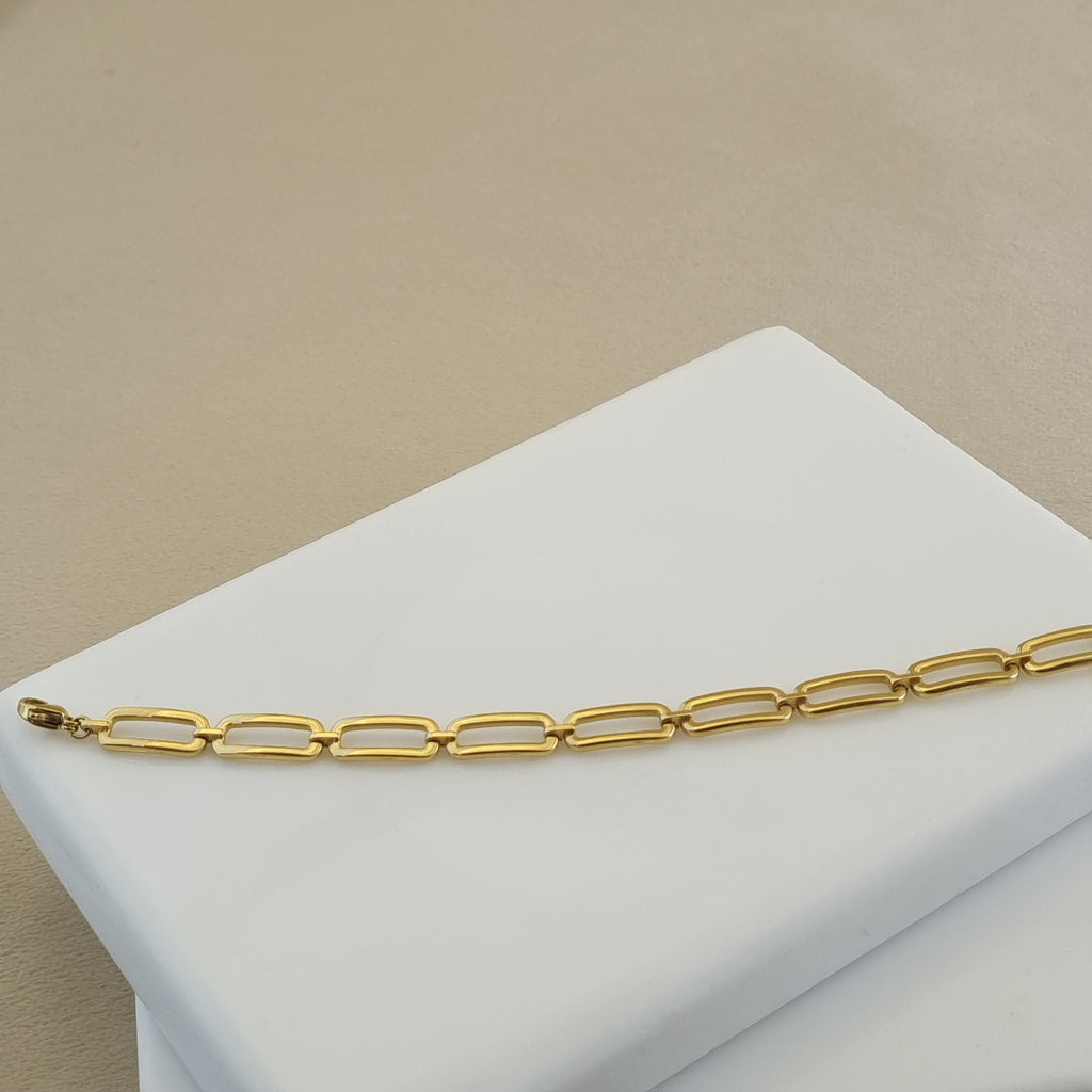 Treshire 18K gold plated Everyday Golden Links bracelet with elongated rectangular links displayed on a white marble surface.