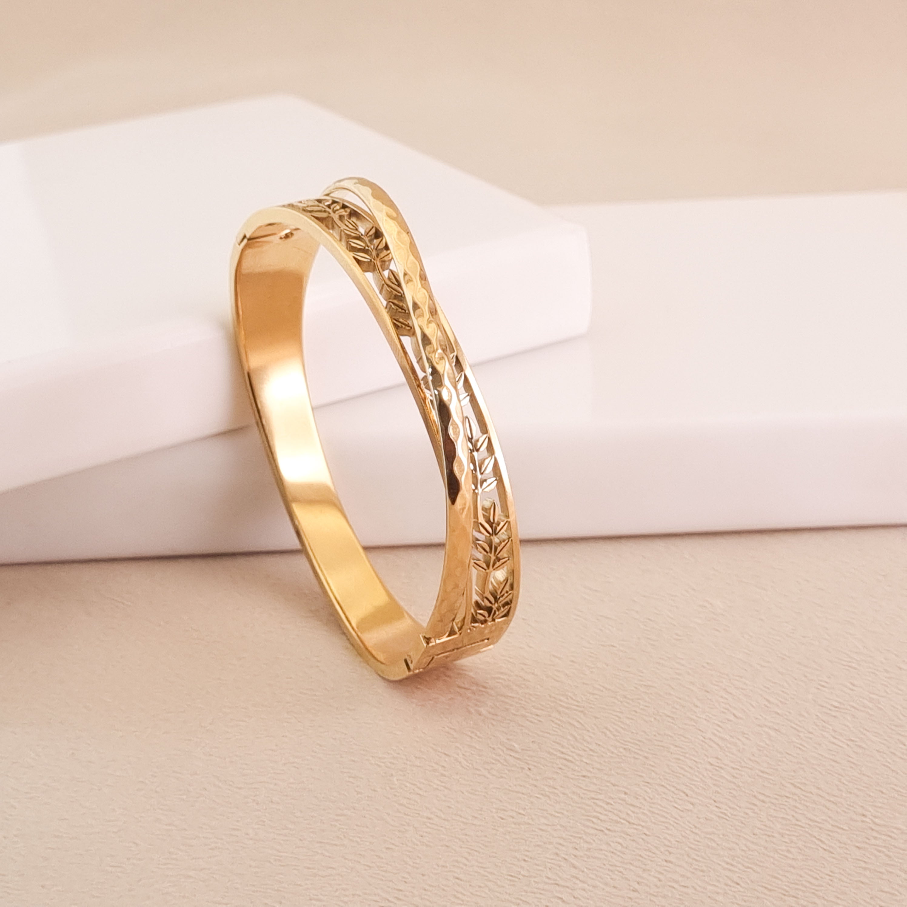 The Eterna Bangle