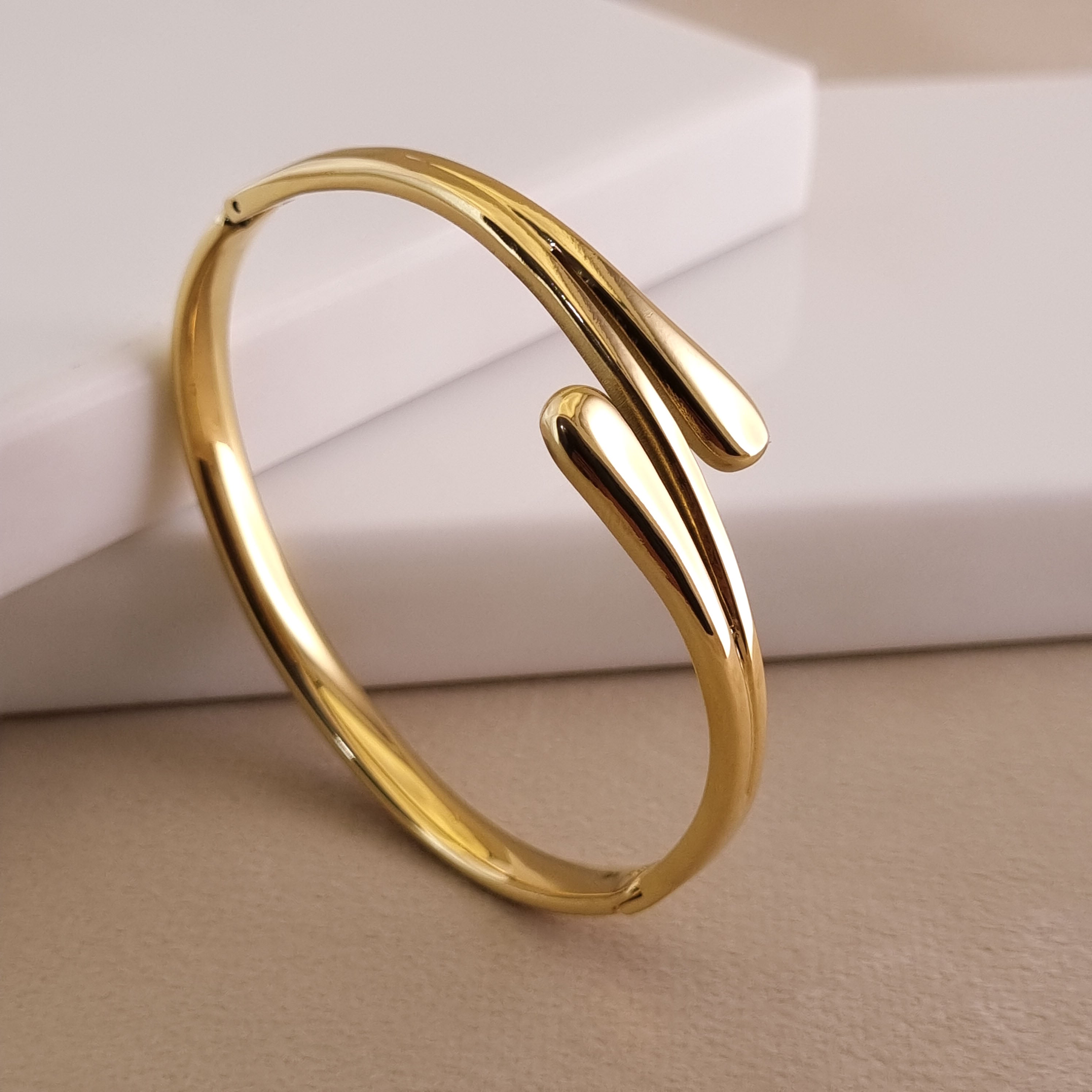 Serene Fluid Cuff