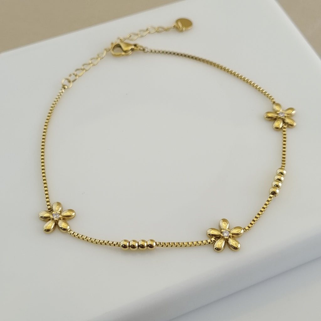 Gold flower anklet, dainty gold anklet, 18K gold plated foot jewelry, daisy charm anklet, summer jewelry accessories.