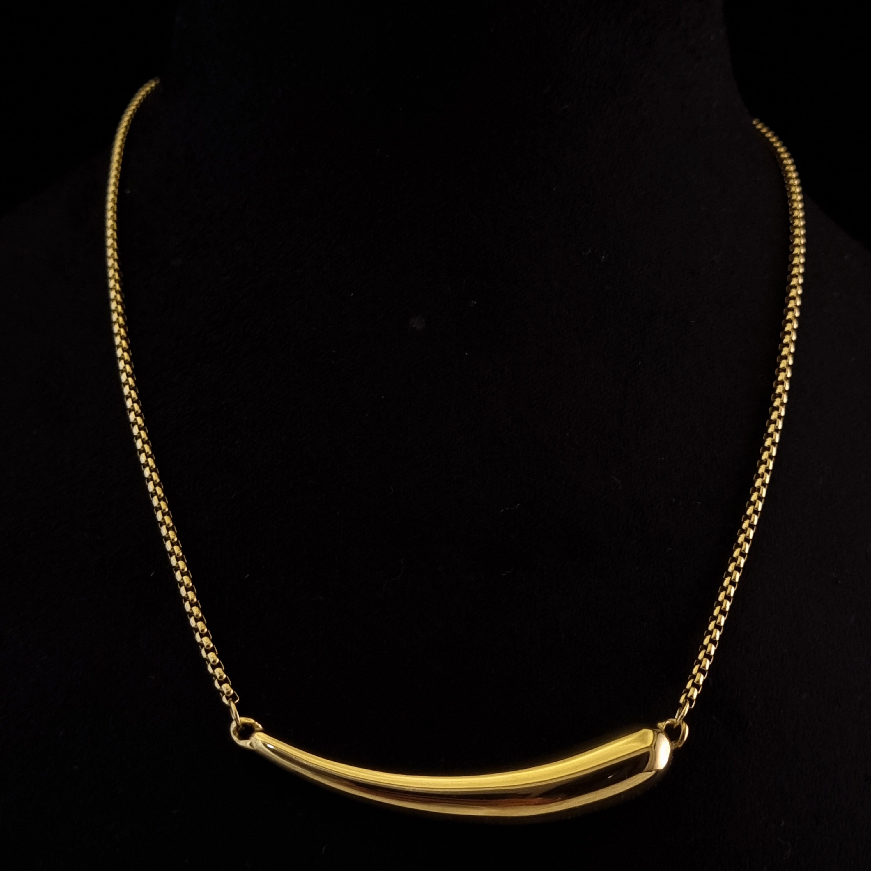 Fluid Arc Necklace