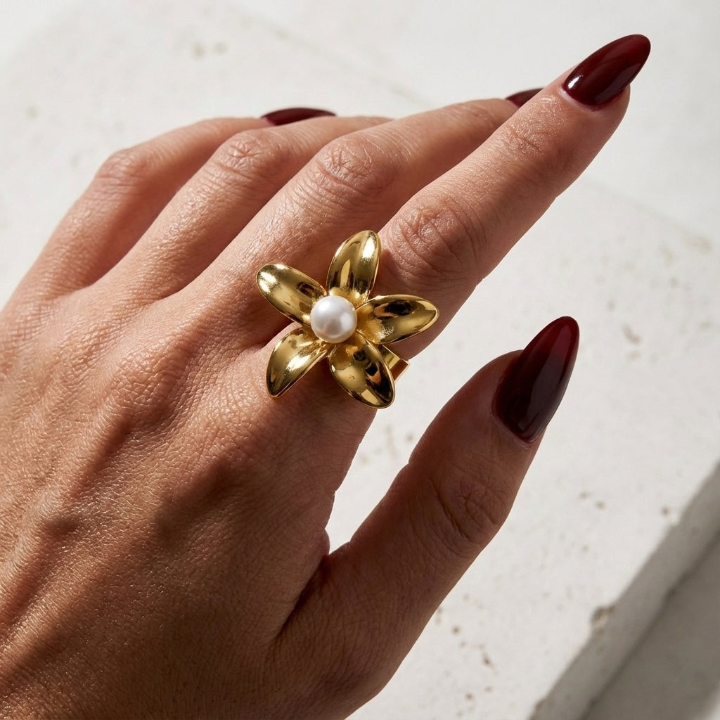Adjustable gold flower ring, 18K gold plated pearl ring, waterproof floral jewelry, anti-tarnish statement ring, botanical gold jewelry.