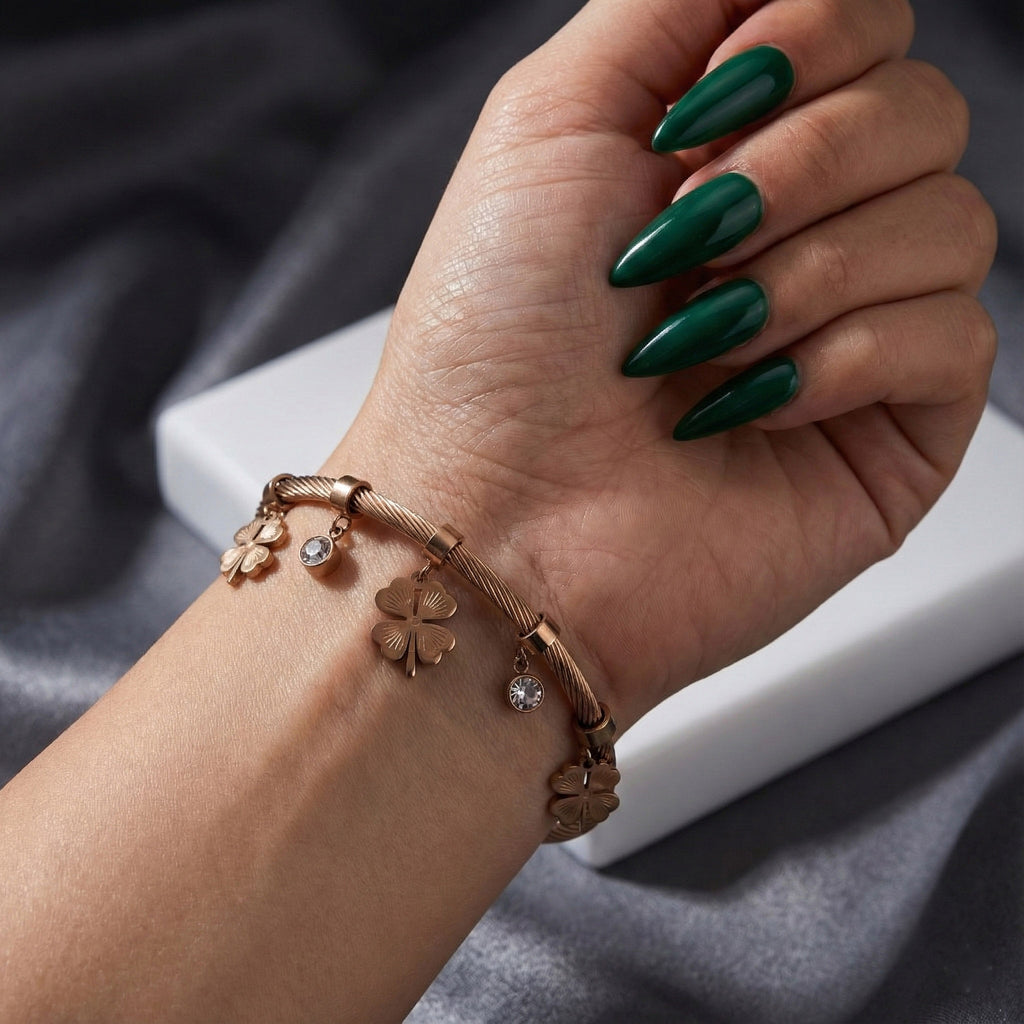 Rose gold clover bracelet, four-leaf clover cuff, waterproof rose gold jewelry, 18K rose gold plated charm bangle, anti-tarnish clover jewelry.