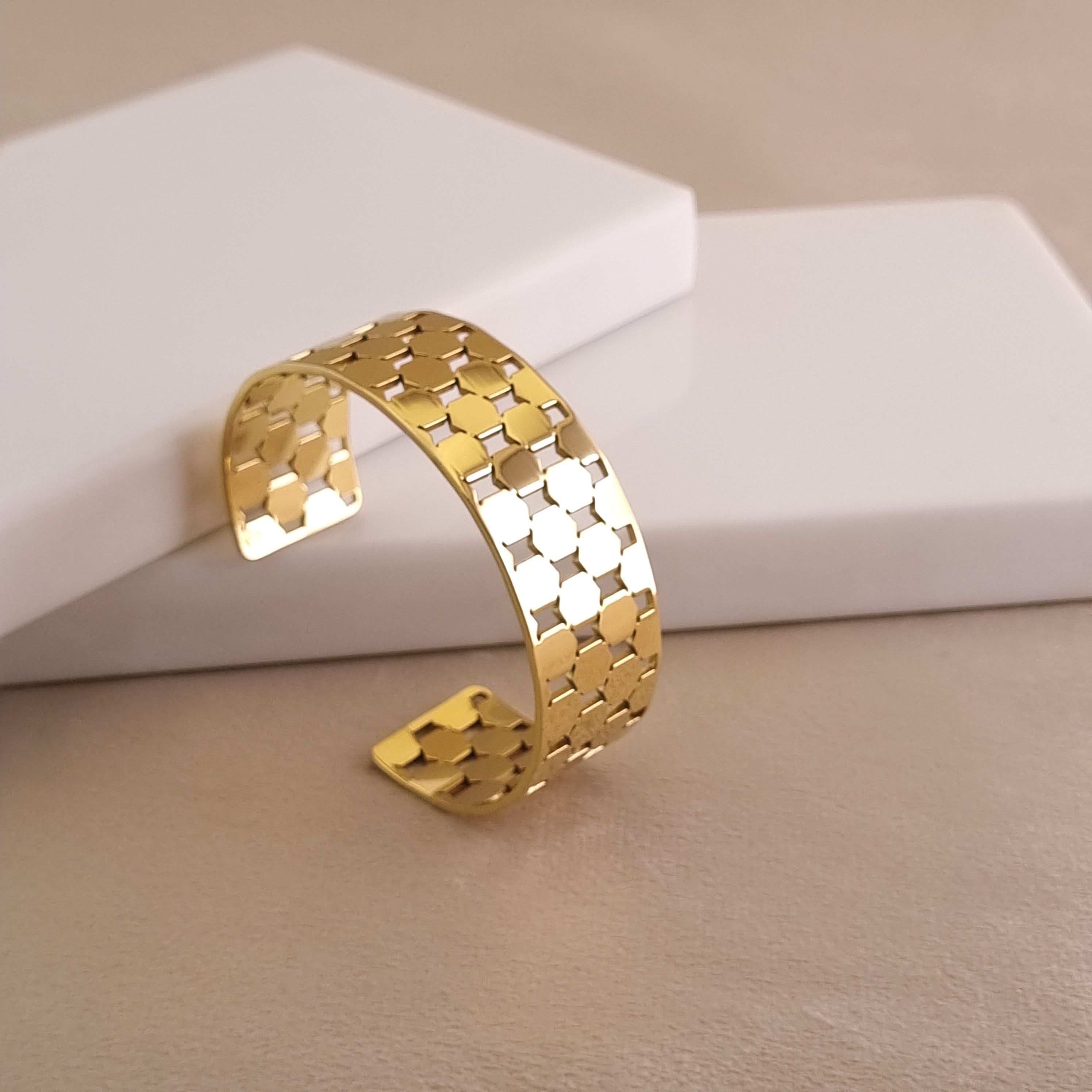 Honeycomb Aura Cuff