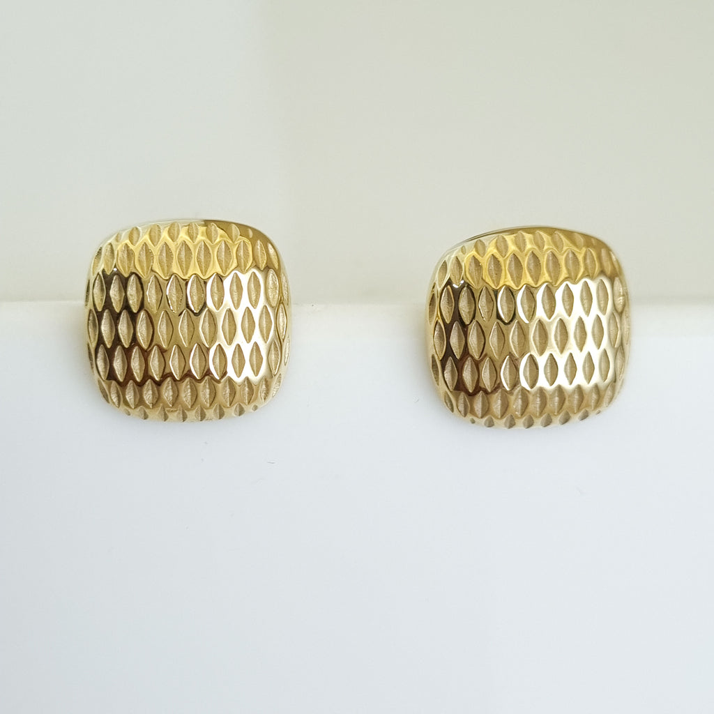 8K gold-plated textured earrings, waterproof gold studs, anti-tarnish cushion earrings, hypoallergenic luxury studs, ribbed gold jewelry, architectural gold earrings.