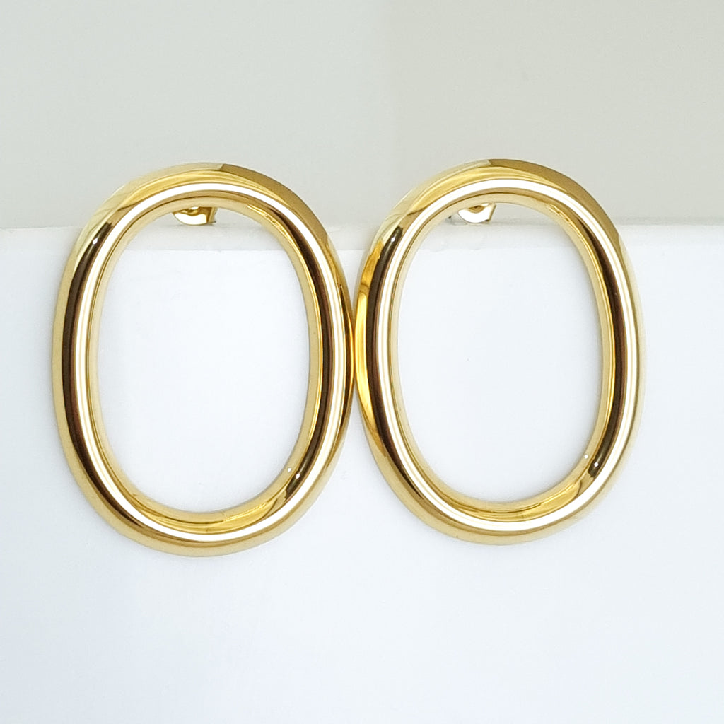 18K gold-plated oval hoops, waterproof gold earrings, anti-tarnish statement hoops, hypoallergenic luxury jewelry, sculptural gold earrings, vertical oval hoop earrings.