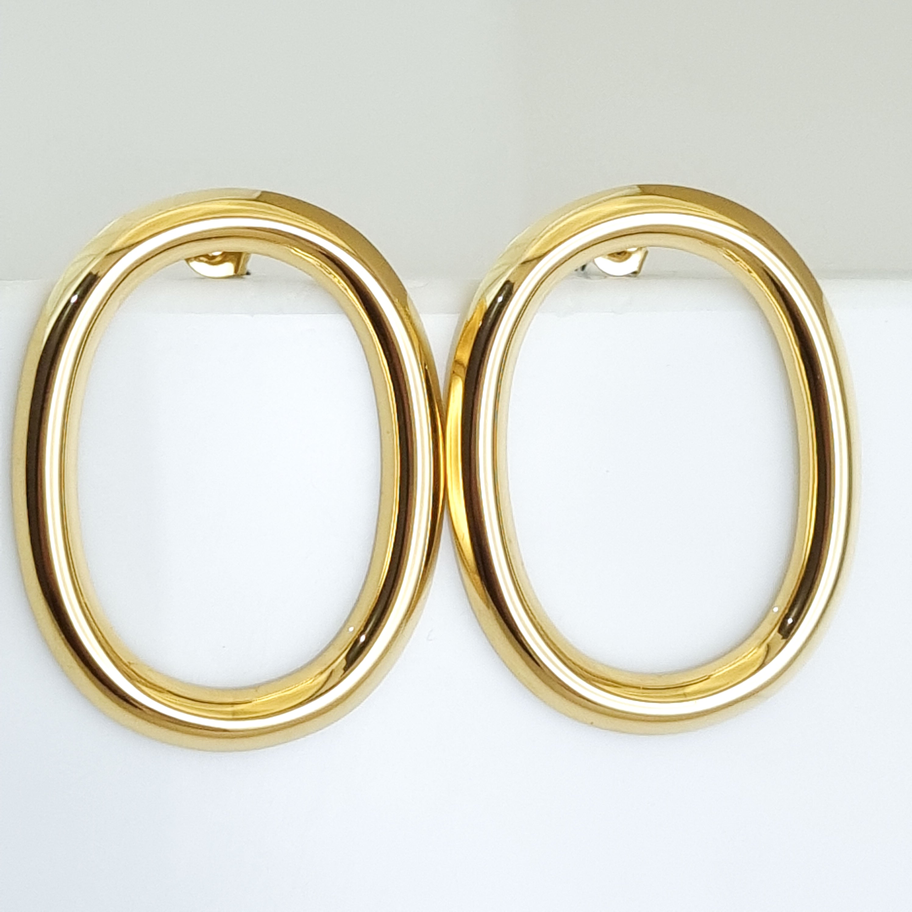 Aura Oval Essence Hoop Earrings