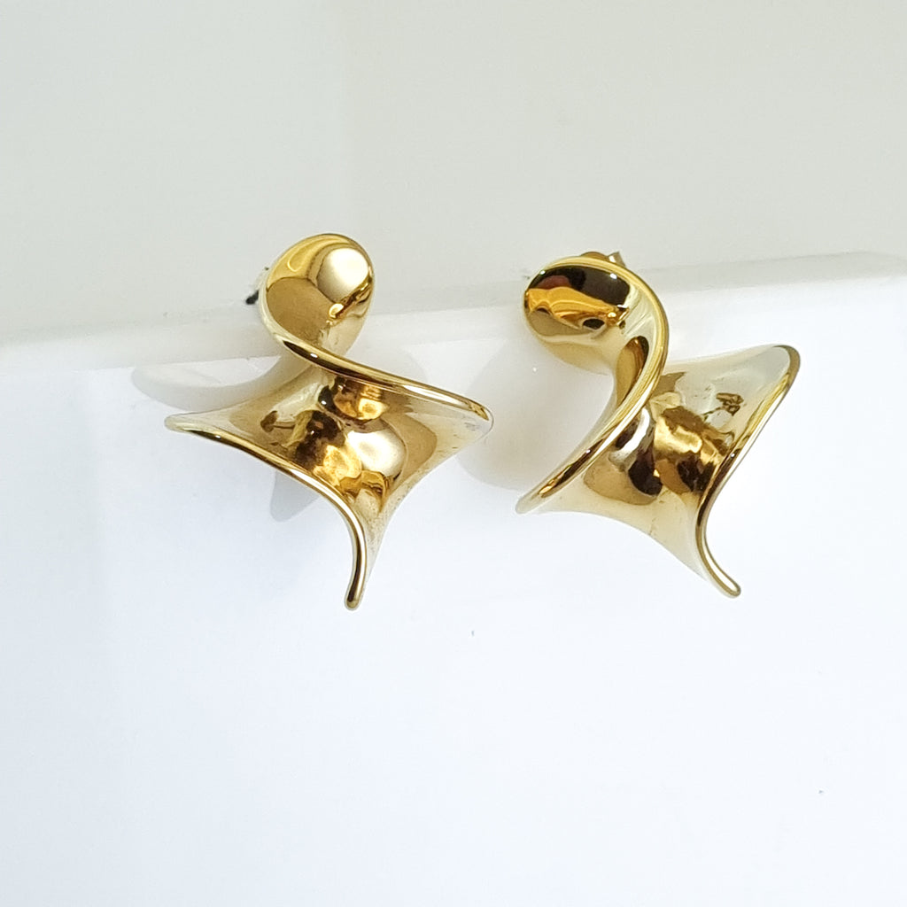 18K gold-plated twist hoops, waterproof gold earrings, anti-tarnish statement hoops, hypoallergenic luxury jewelry, sculptural gold earrings, fluid twist hoop earrings.