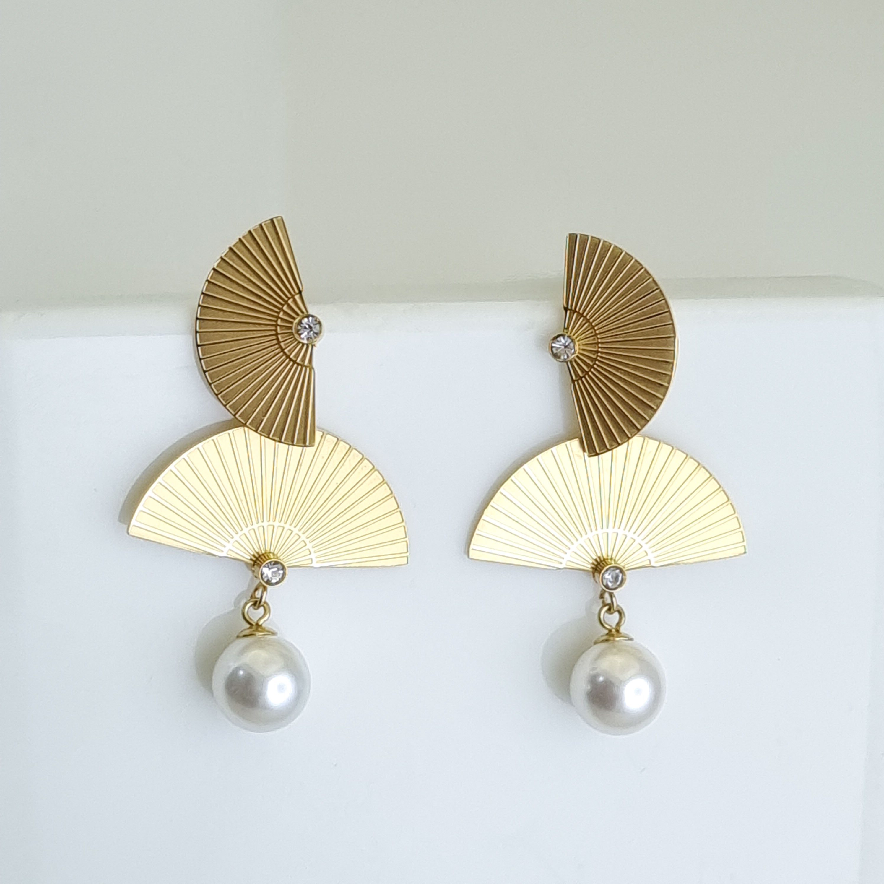 18K gold-plated fan earrings, pearl drop gold dangles, waterproof statement jewelry, hypoallergenic luxury earrings, architectural gold drops, pleated fan pearl jewelry.