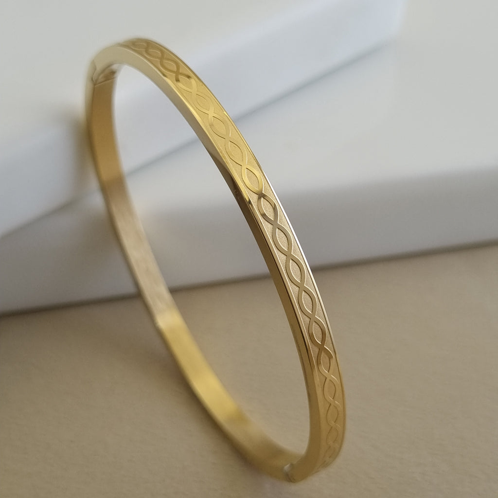 Infinity Loop Anti-Tarnish 18K Gold Plated Waterproof Bangle