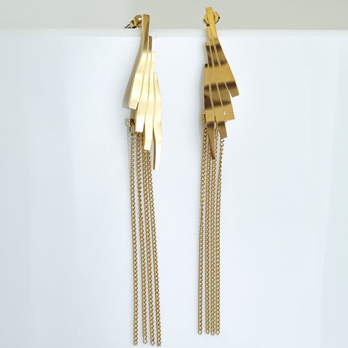 18K gold-plated fringe earrings, waterproof gold dangles, anti-tarnish linear hoops, hypoallergenic luxury jewelry, sculptural gold earrings, cascading chain drop earrings.