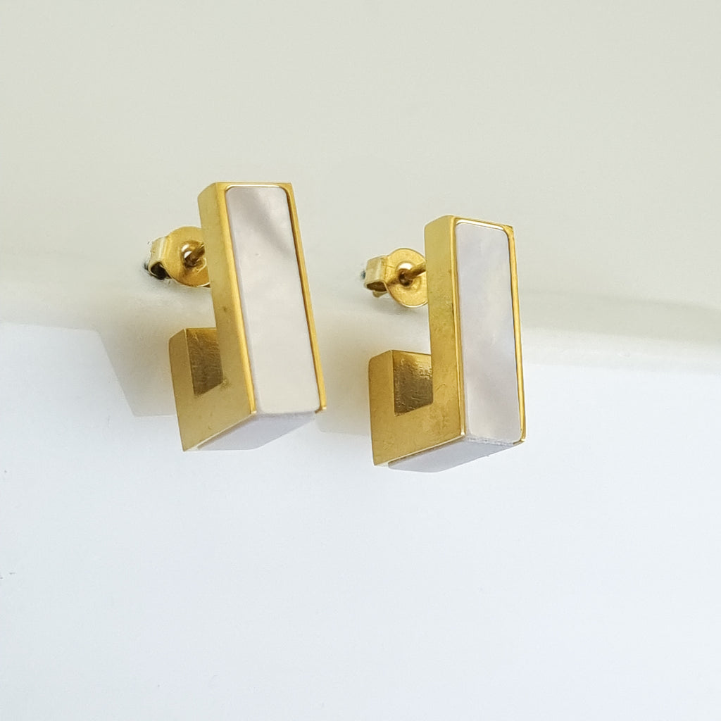 18K gold-plated pillar studs, waterproof inlay earrings, anti-tarnish bar studs, hypoallergenic luxury jewelry, sculptural gold studs, vertical geometric earrings.