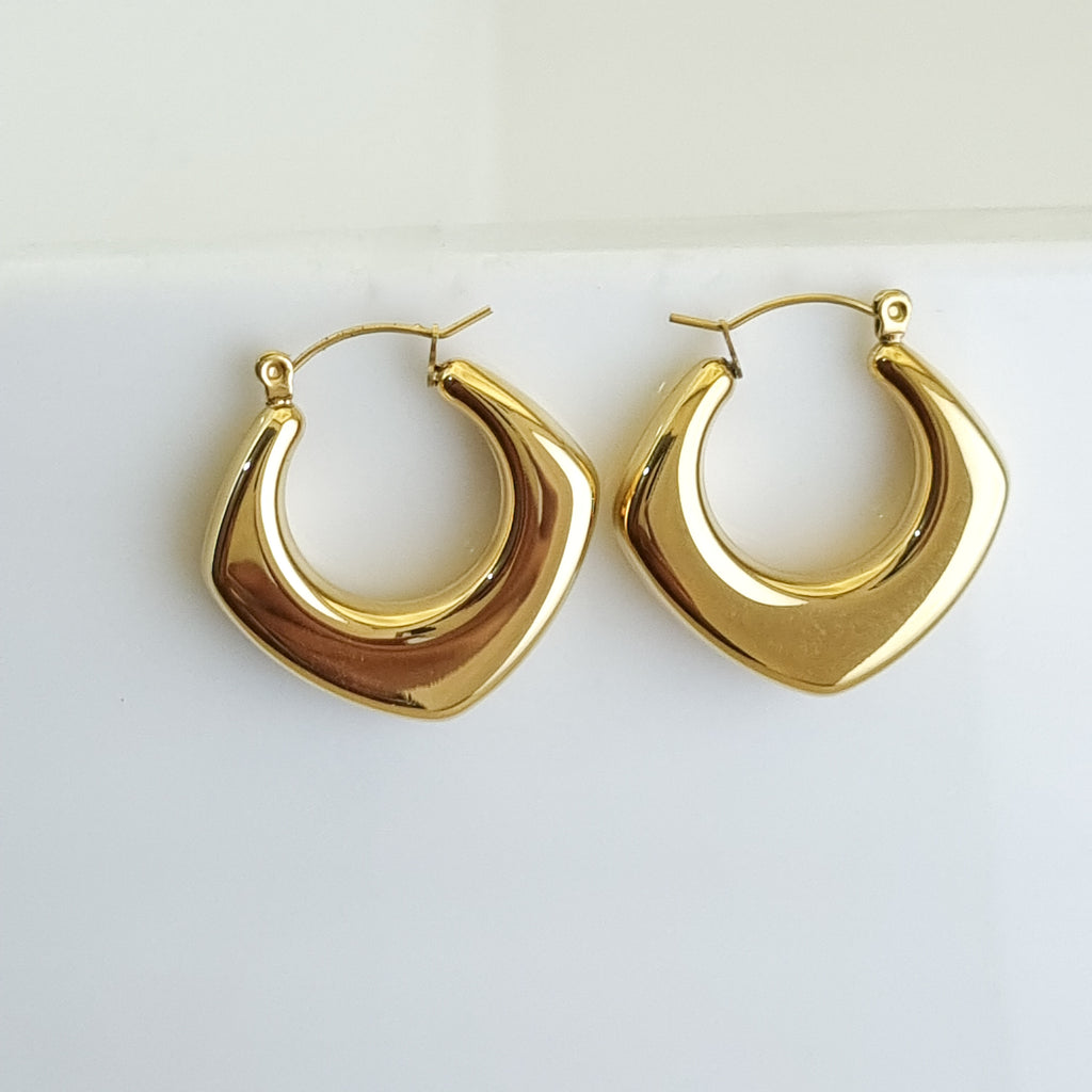 18K gold-plated crescent hoops, waterproof gold earrings, anti-tarnish statement hoops, hypoallergenic luxury jewelry, sculptural gold earrings, tapered hoop earrings.